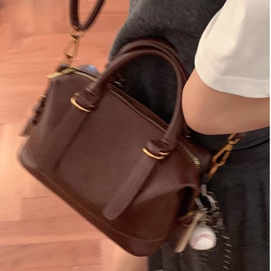 Fashionable and small crossbody bag for women, trendy vintage-style single shoulder bag for commuting and versatile, trendy backpack with large capacity for commuting and versatile Fashionable and small crossbody bag for women, trendy vintage-style single shoulder bag for commuting and versatile, trendy backpack with large capacity for commuting and versatile
