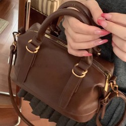 Fashionable and small crossbody bag for women, trendy vintage-style single shoulder bag for commuting and versatile, trendy backpack with large capacity for commuting and versatile