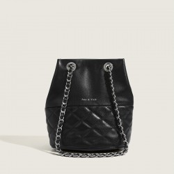 Small batch high-end woven single shoulder baguette bag， fashionable and exquisite， horizontal hand-held evening bag， versatile women's crossbody bag