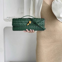 2025 New Short-Term Lightweight Travel Bag Women Large Capacity Business Outfit Storage Bag Handbag Crossbody Fitness Bag