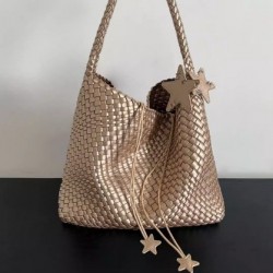 Woven bag single shoulder baguette bag， small batch high-end horizontal hand-held evening bag， versatile crossbody bag， fashionable and exquisite women's bag